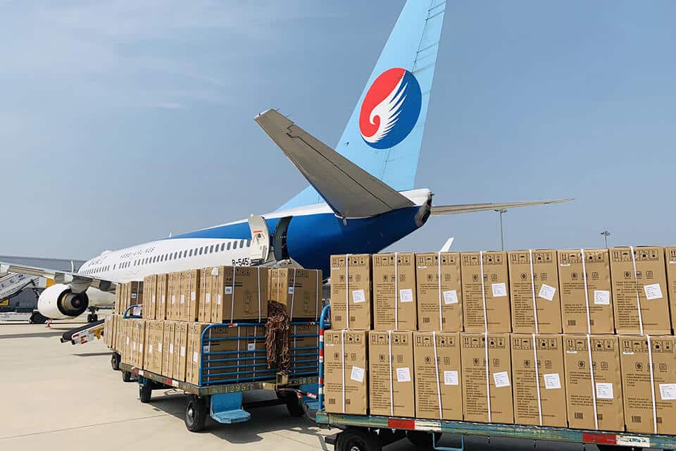 Loading cargo onto the aircraft