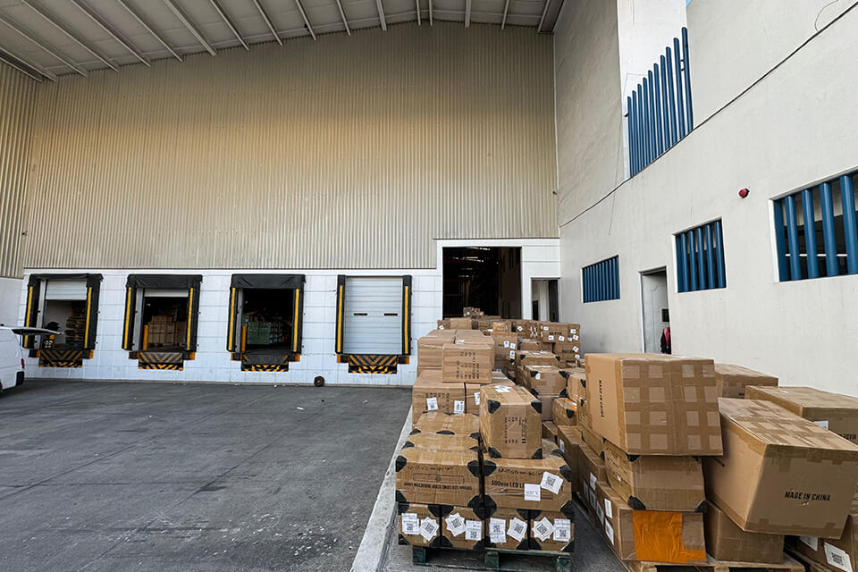 Overseas warehouse unloading