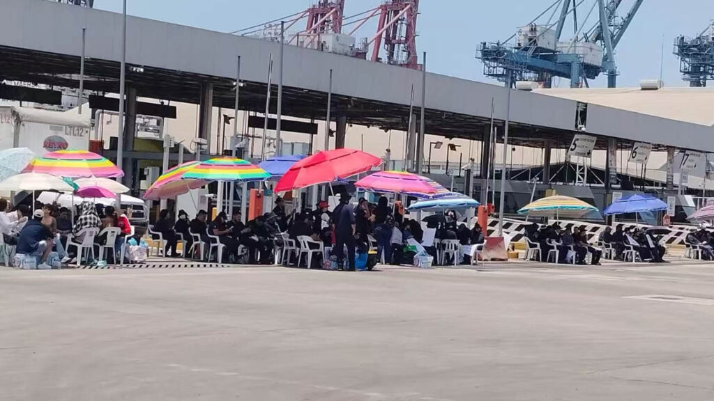 Manzanillo customs strike (2)