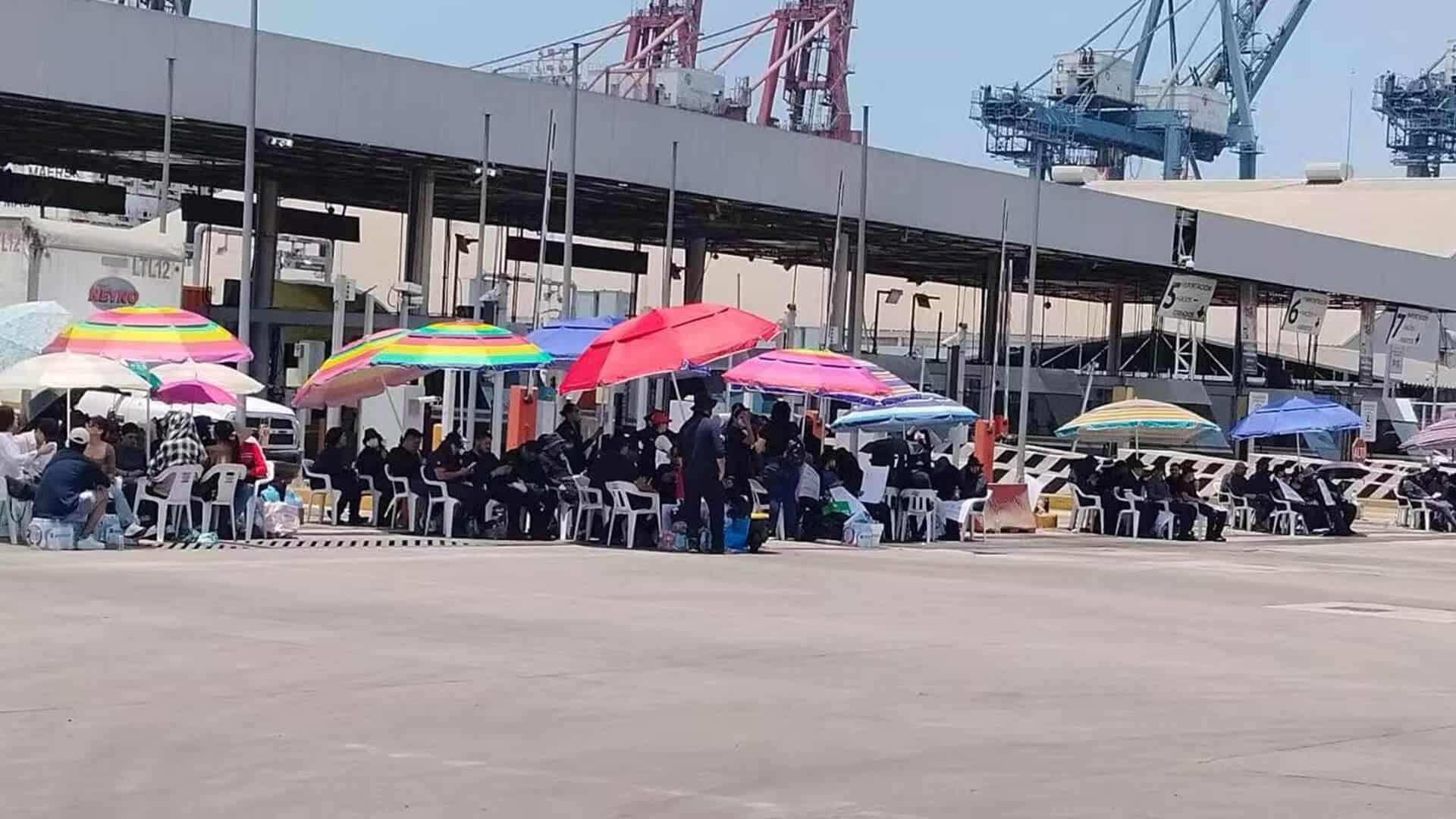 Manzanillo customs strike (2)