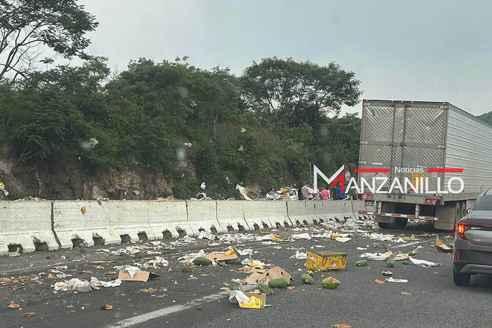 Manzanillo affected by the storm
